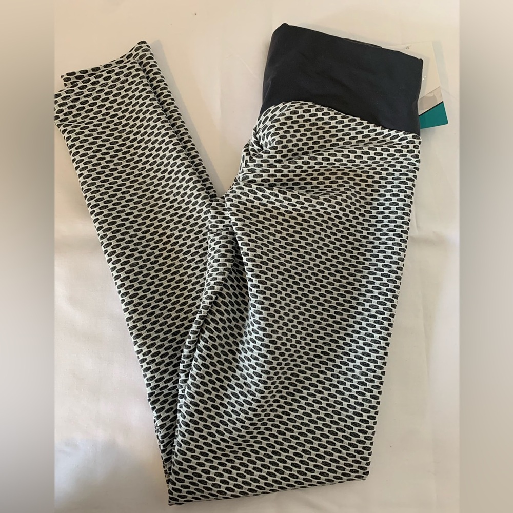 Black & White Patterned Leggings with Butt scrunch